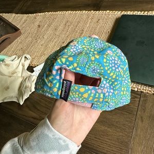 Infant Patagonia hat (6M)